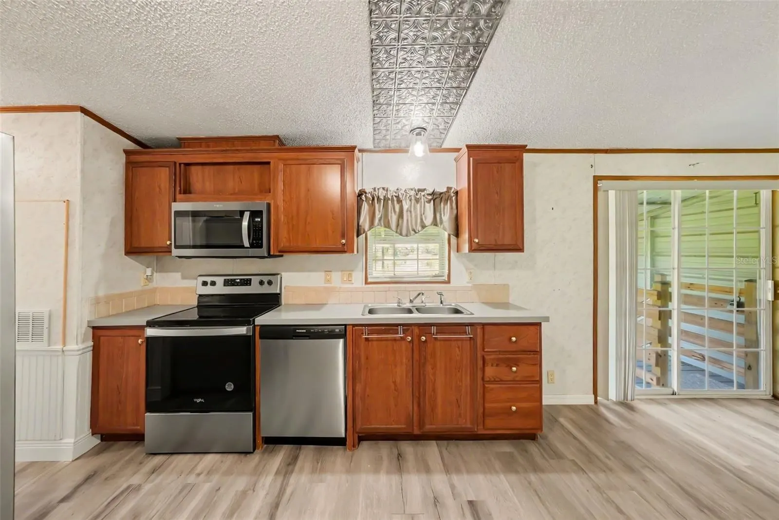 12015 MESSLER RD