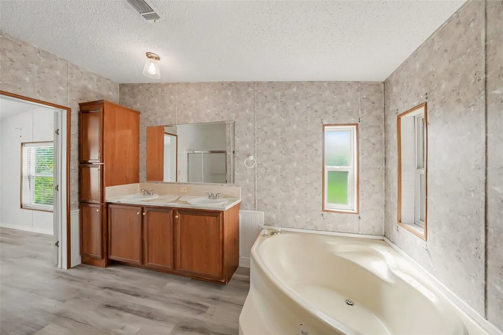 12015 MESSLER RD