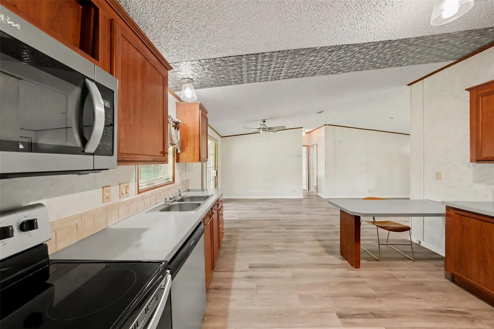 12015 MESSLER RD
