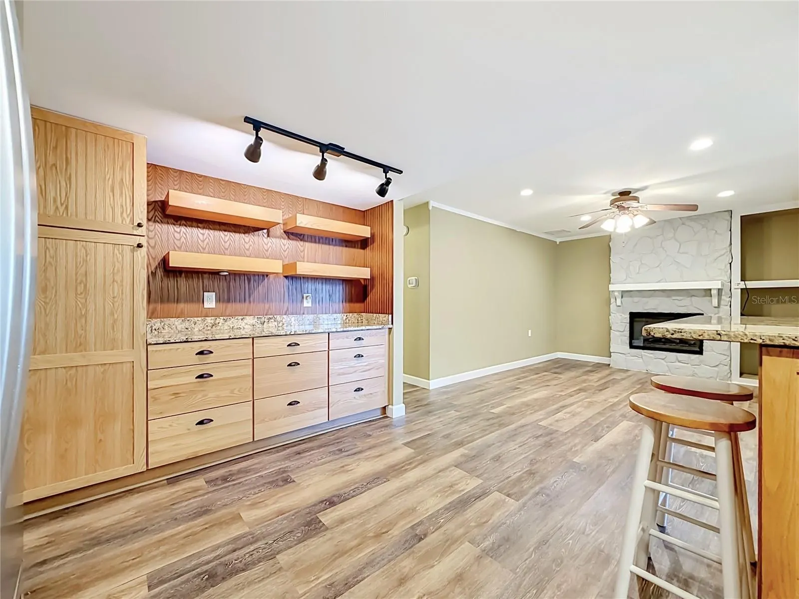 3120 SWAN LN