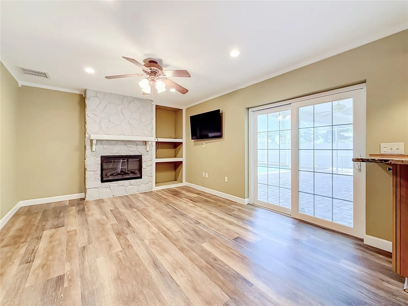 3120 SWAN LN