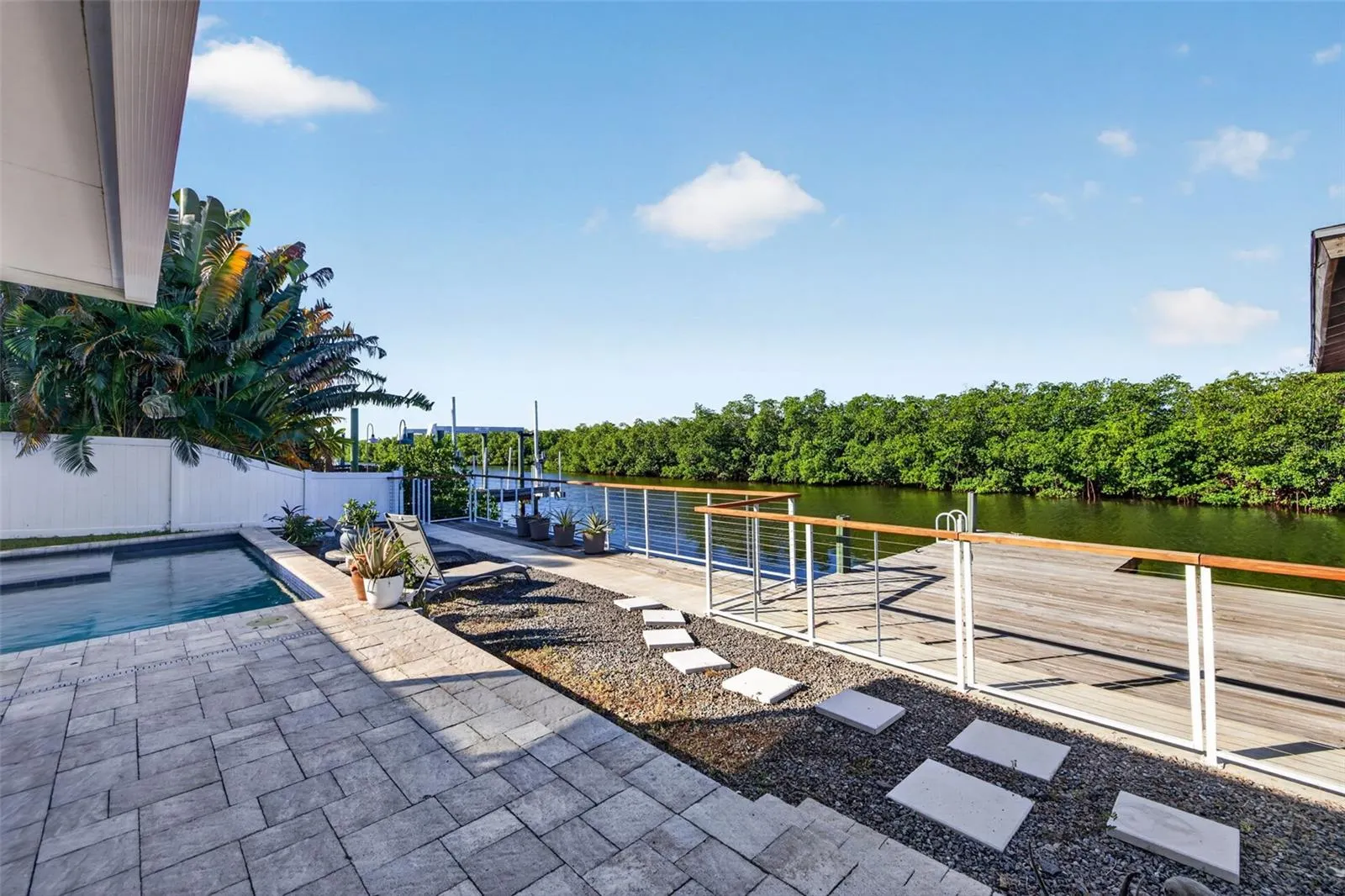 4606 BAY CREST DR