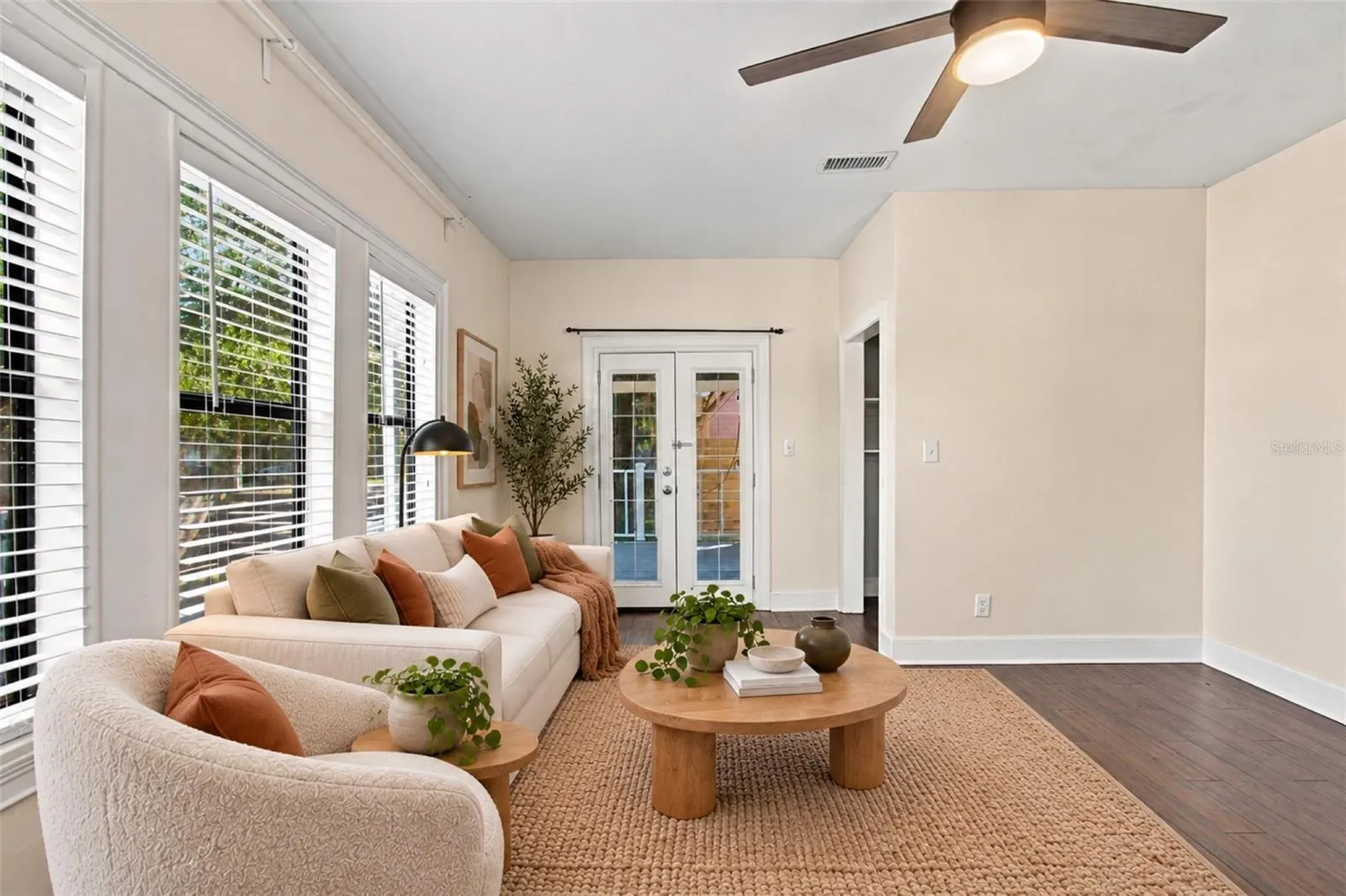 805 E OSBORNE AVE
