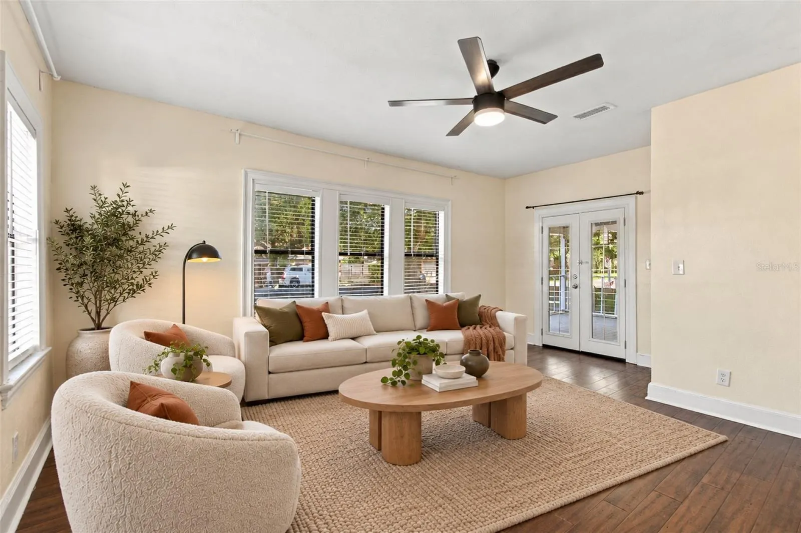 805 E OSBORNE AVE