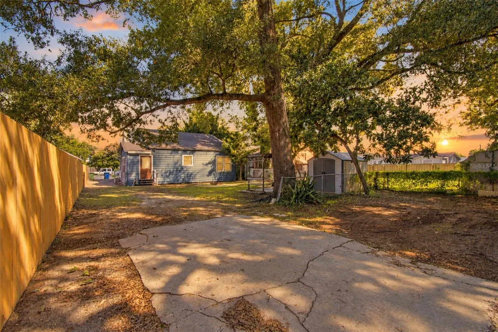 805 E OSBORNE AVE