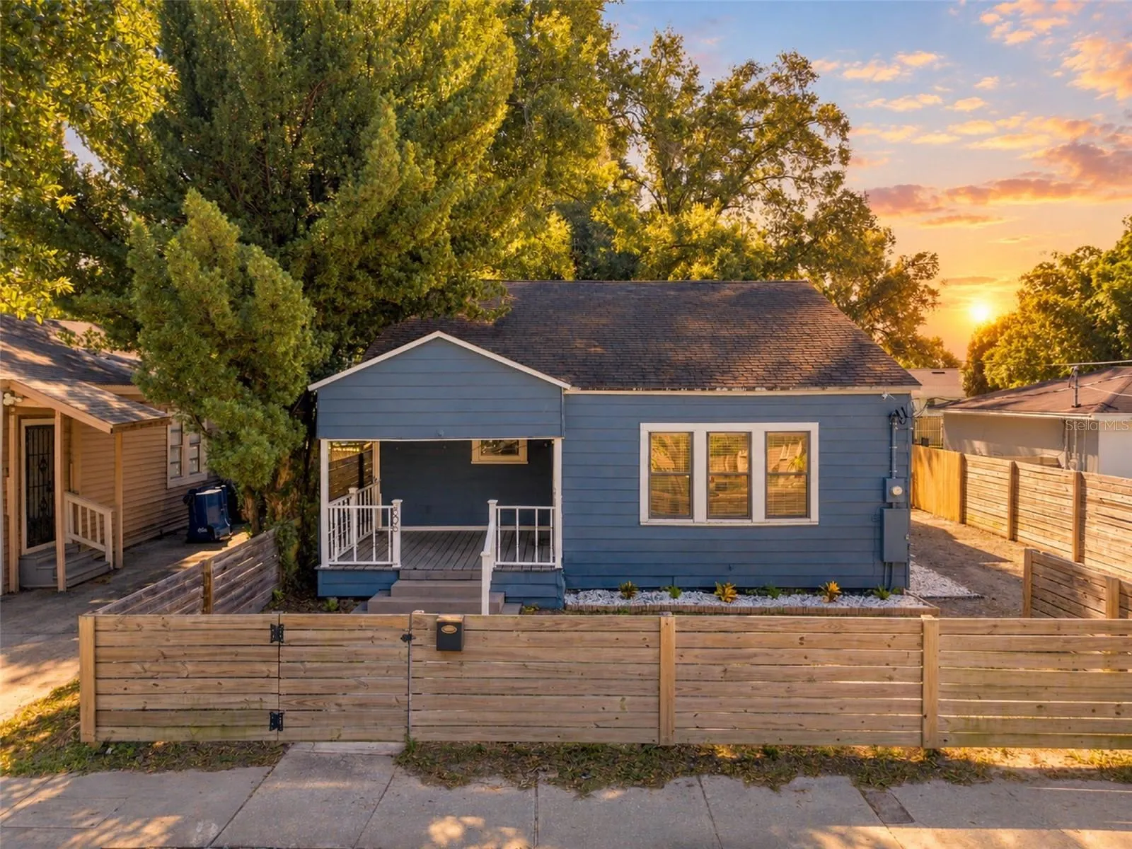 805 E OSBORNE AVE