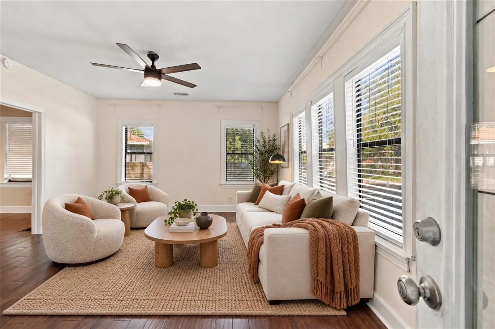 805 E OSBORNE AVE