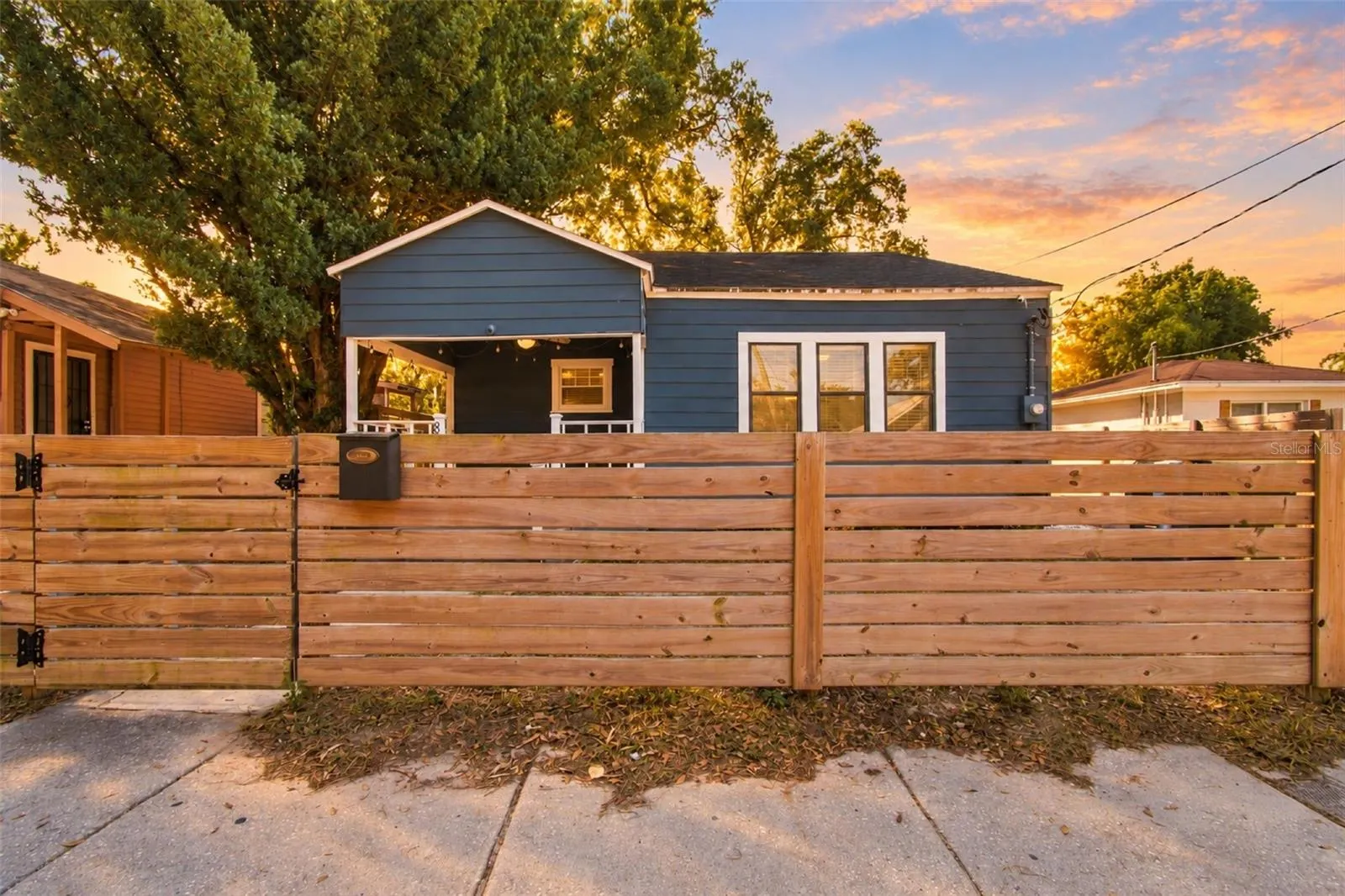 805 E OSBORNE AVE