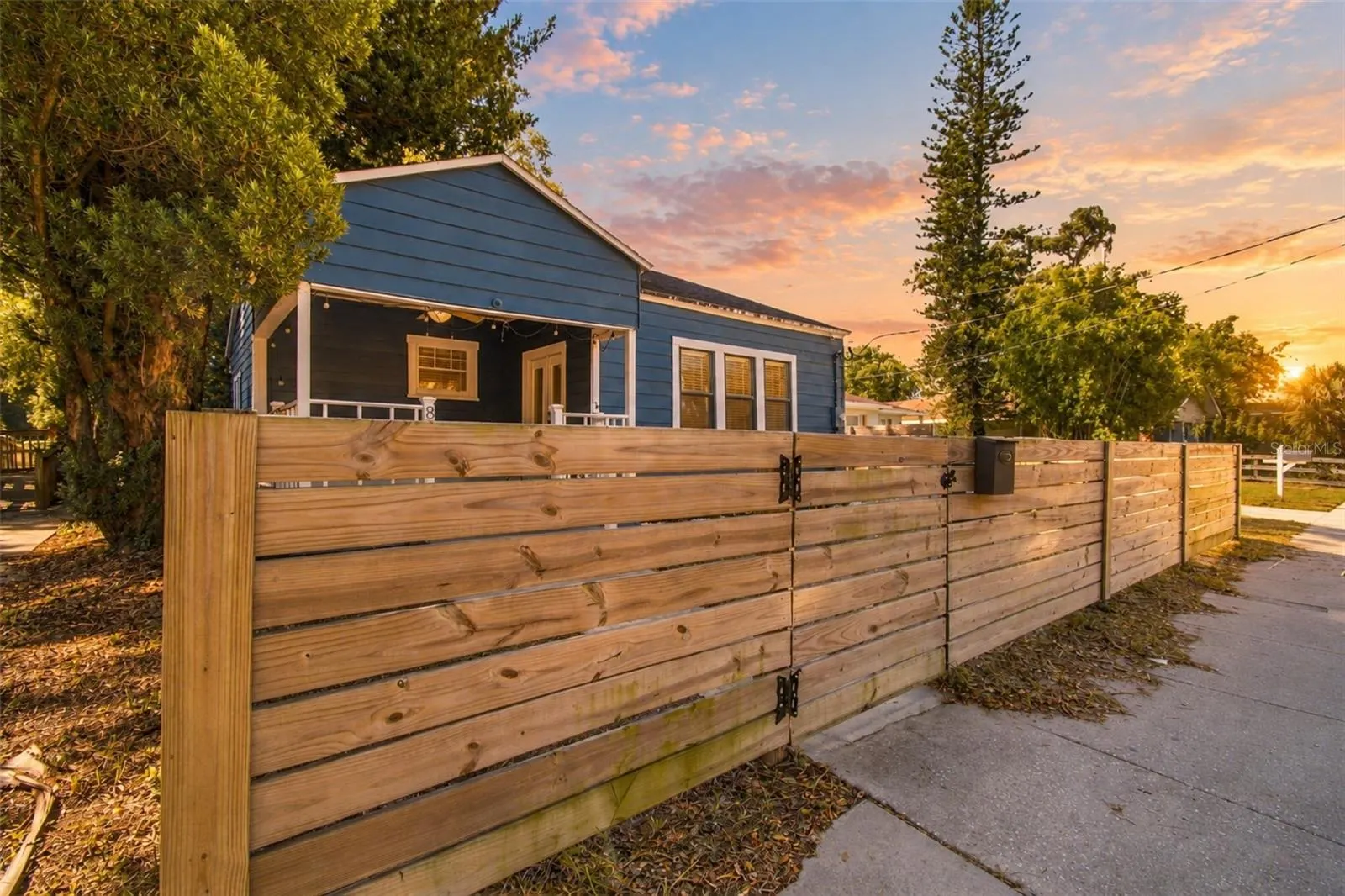 805 E OSBORNE AVE