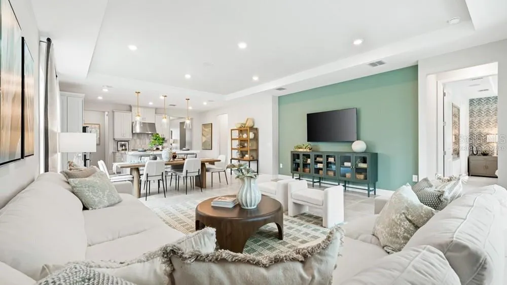 879 STEEL DR