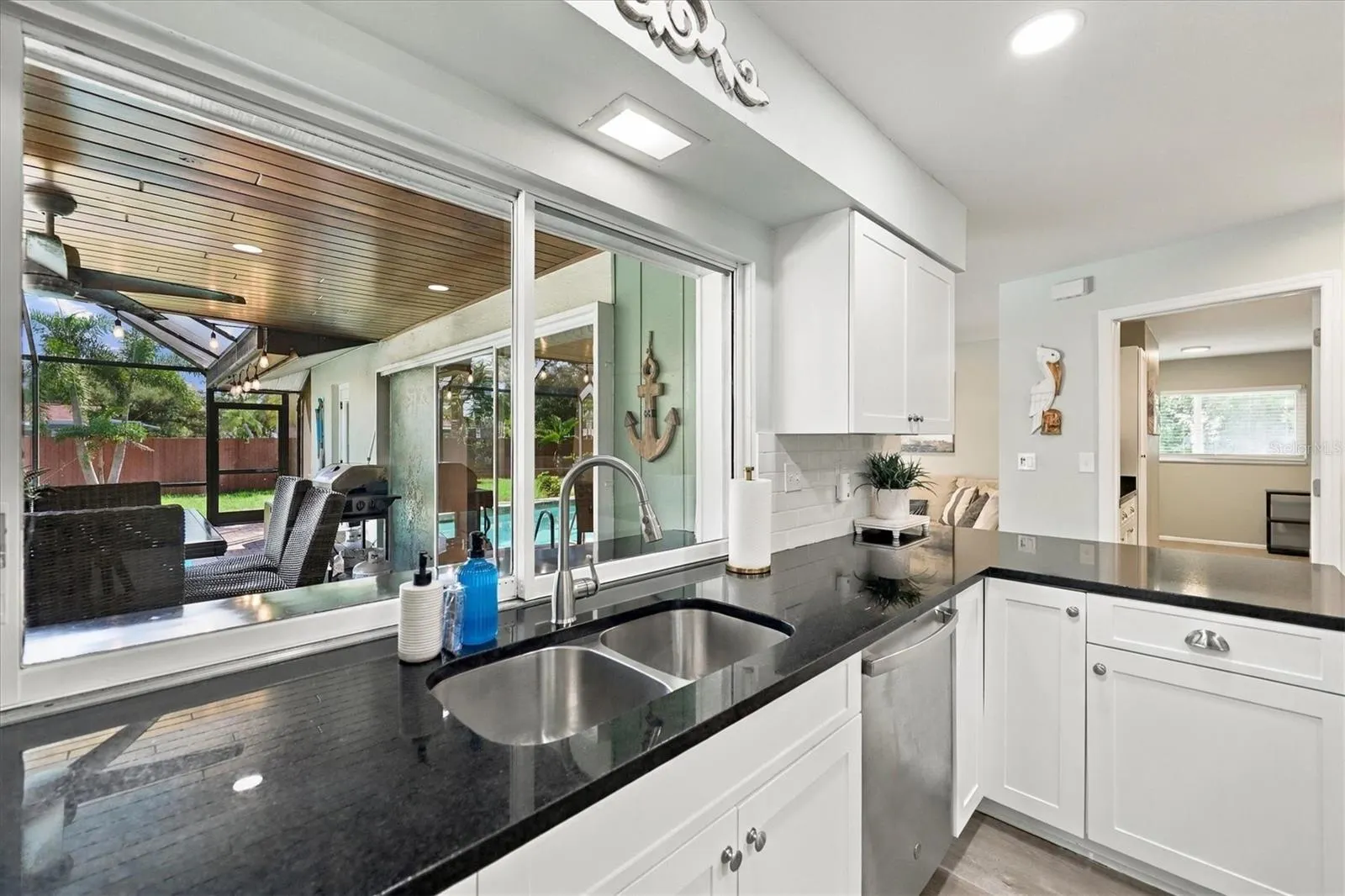 438 WHITFIELD AVE