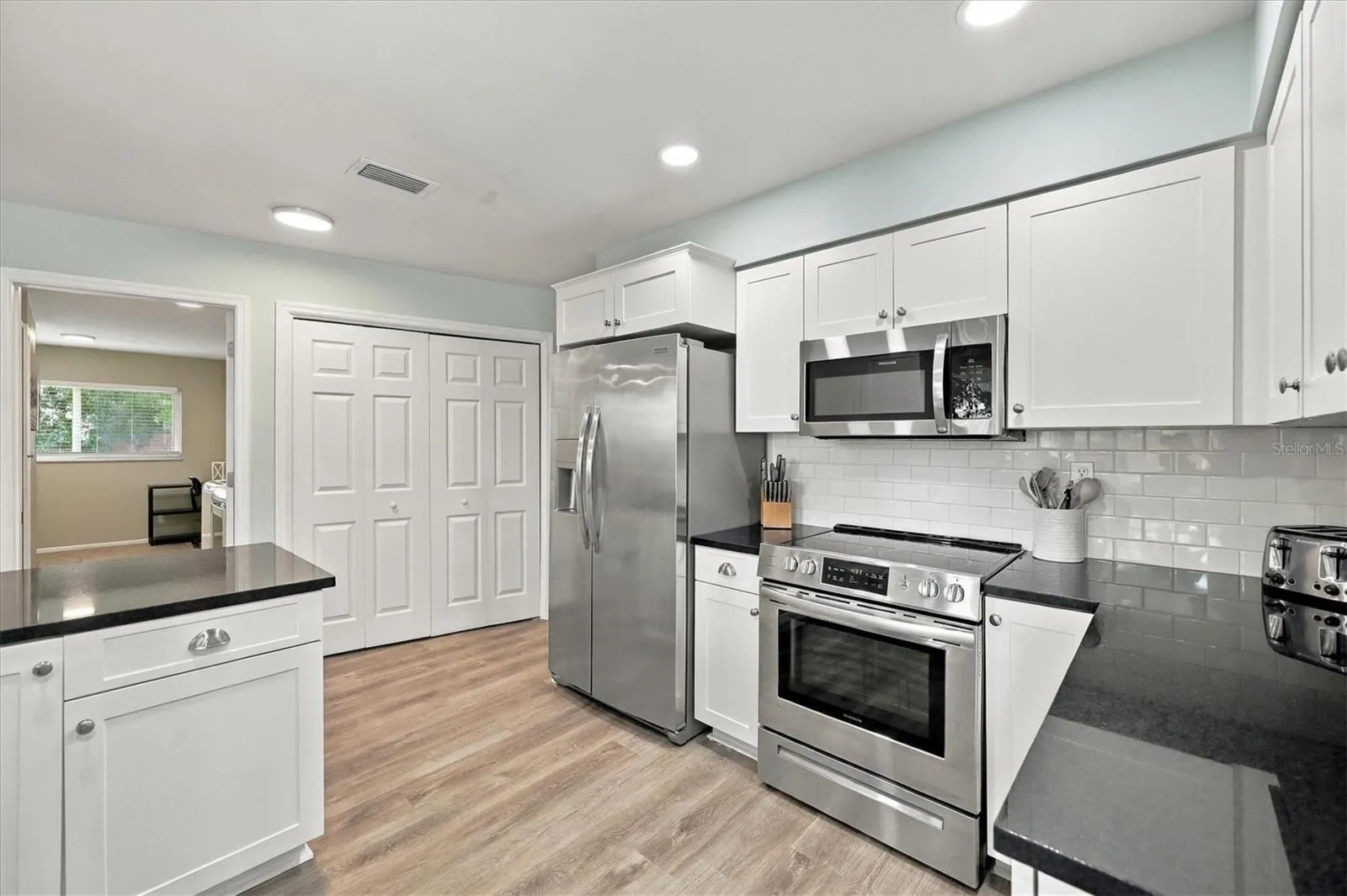 438 WHITFIELD AVE