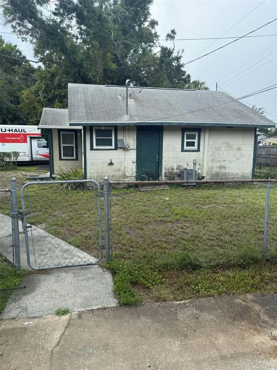 2313 QUINCY ST S