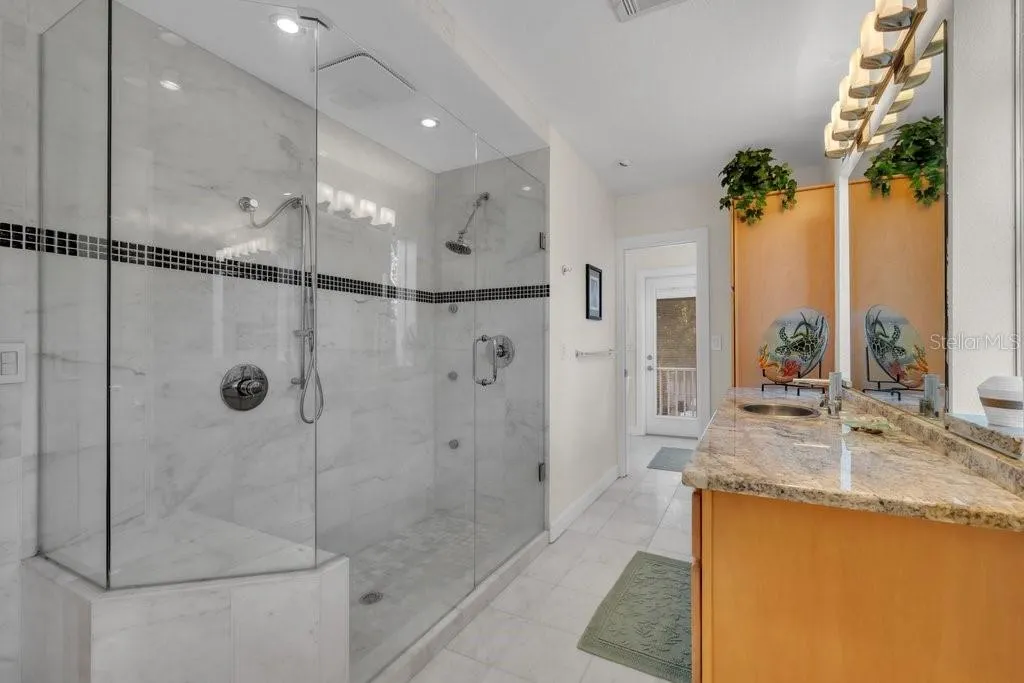 1184 WEYBRIDGE LN