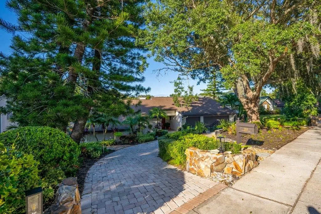 1184 WEYBRIDGE LN
