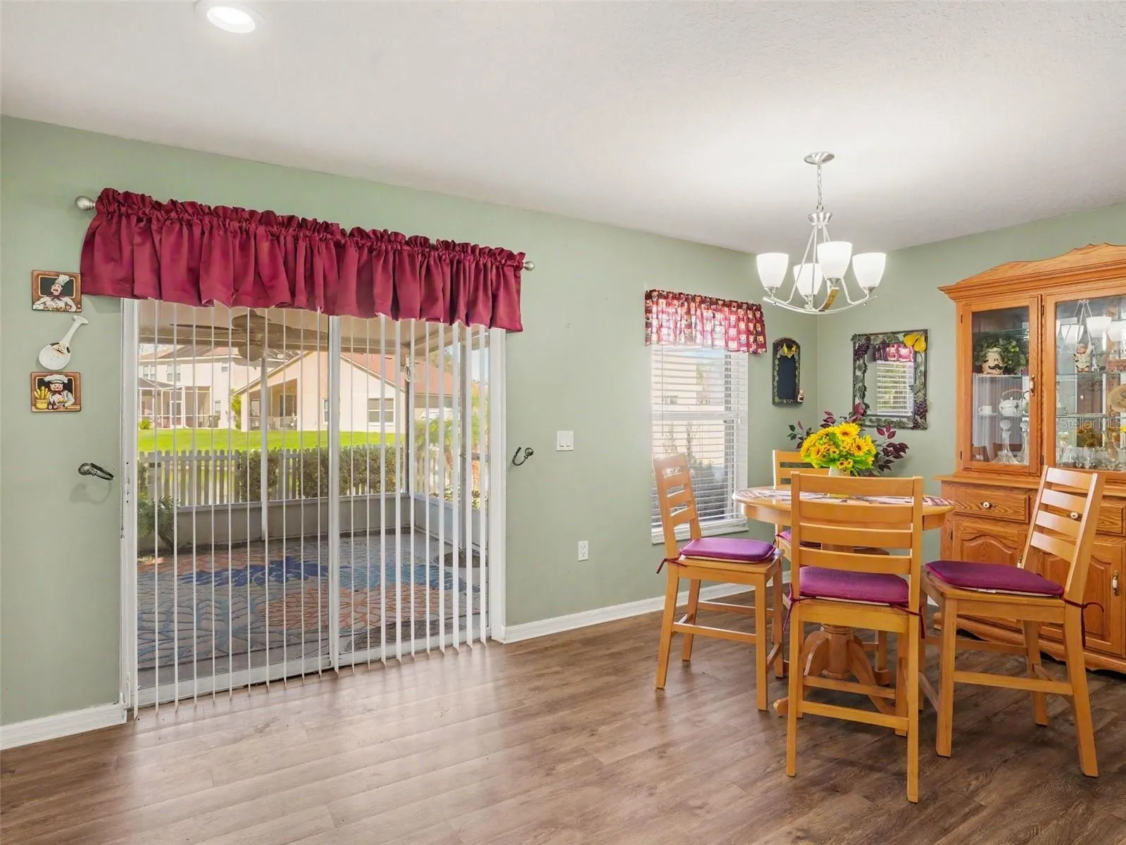 2608 WHITEWOOD RD