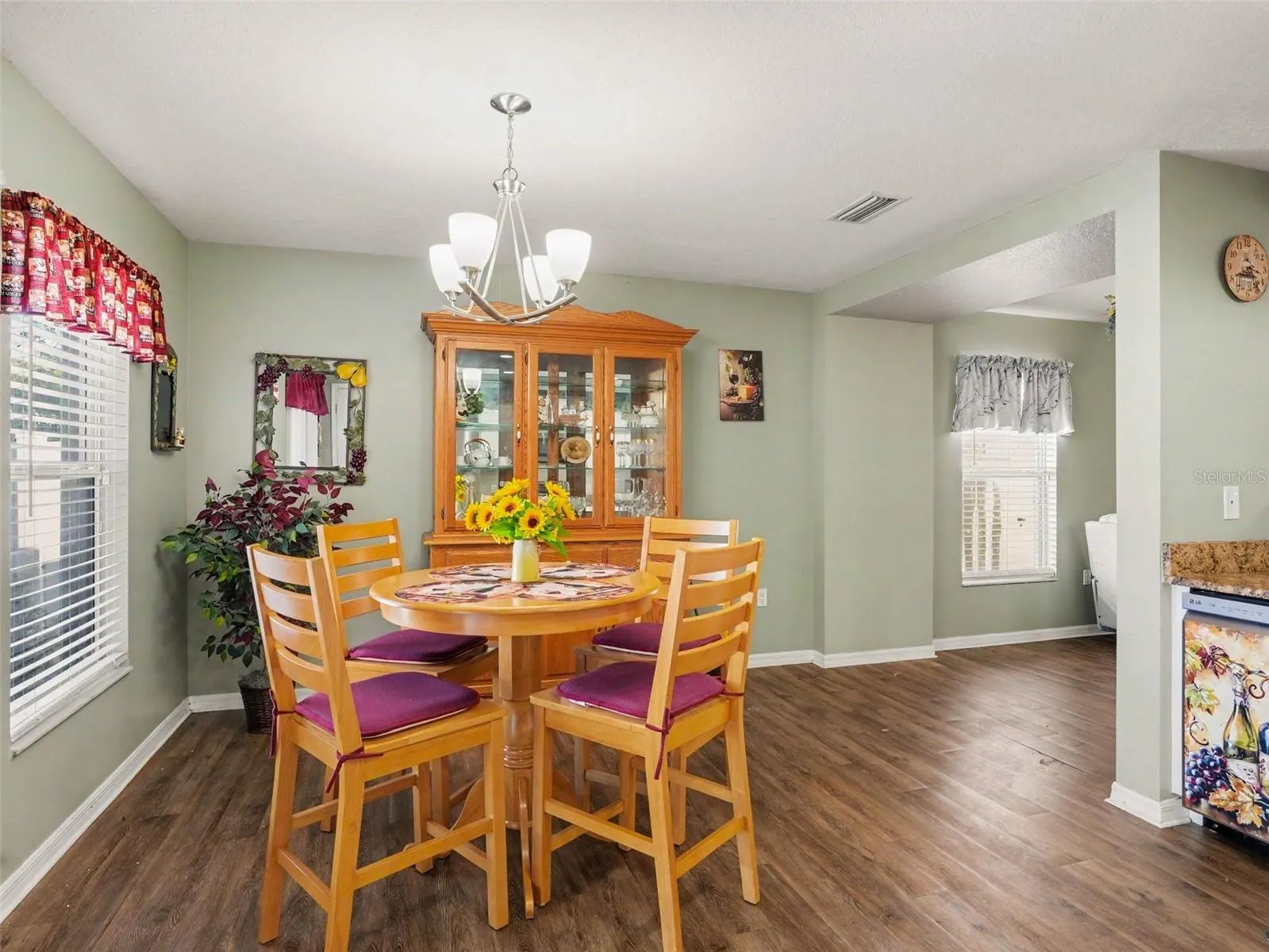2608 WHITEWOOD RD