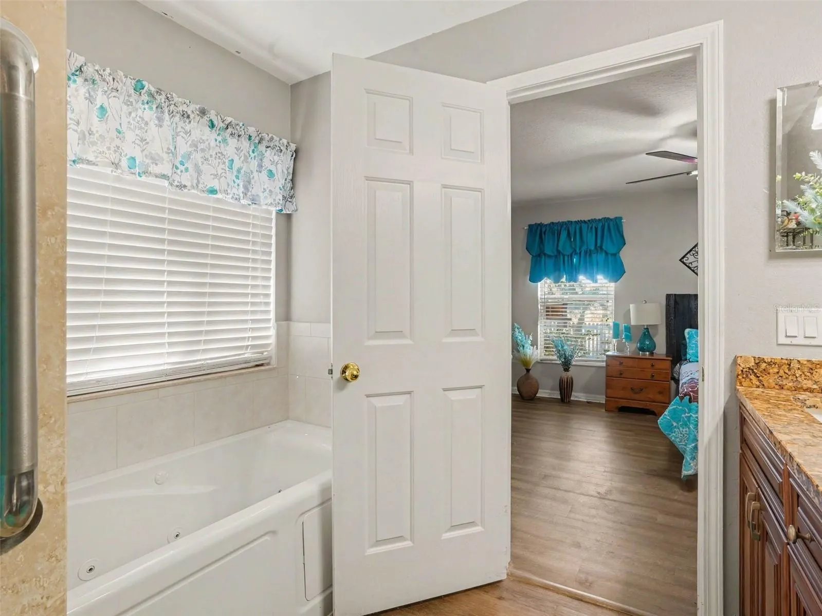 2608 WHITEWOOD RD