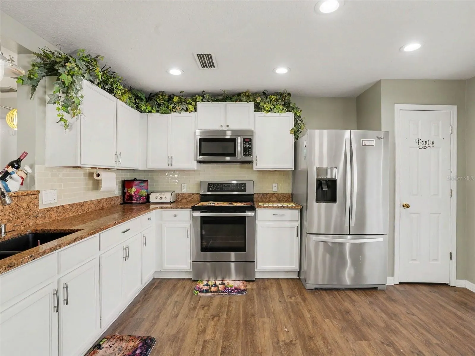 2608 WHITEWOOD RD