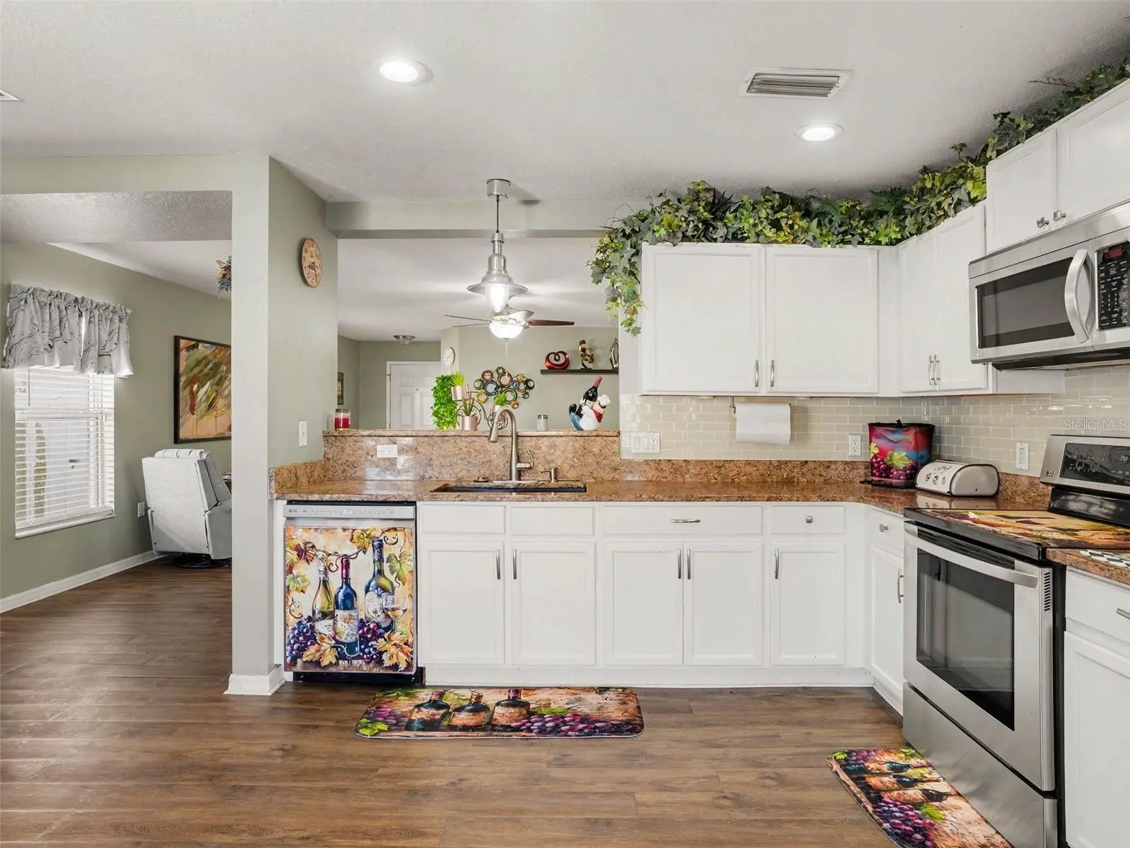 2608 WHITEWOOD RD