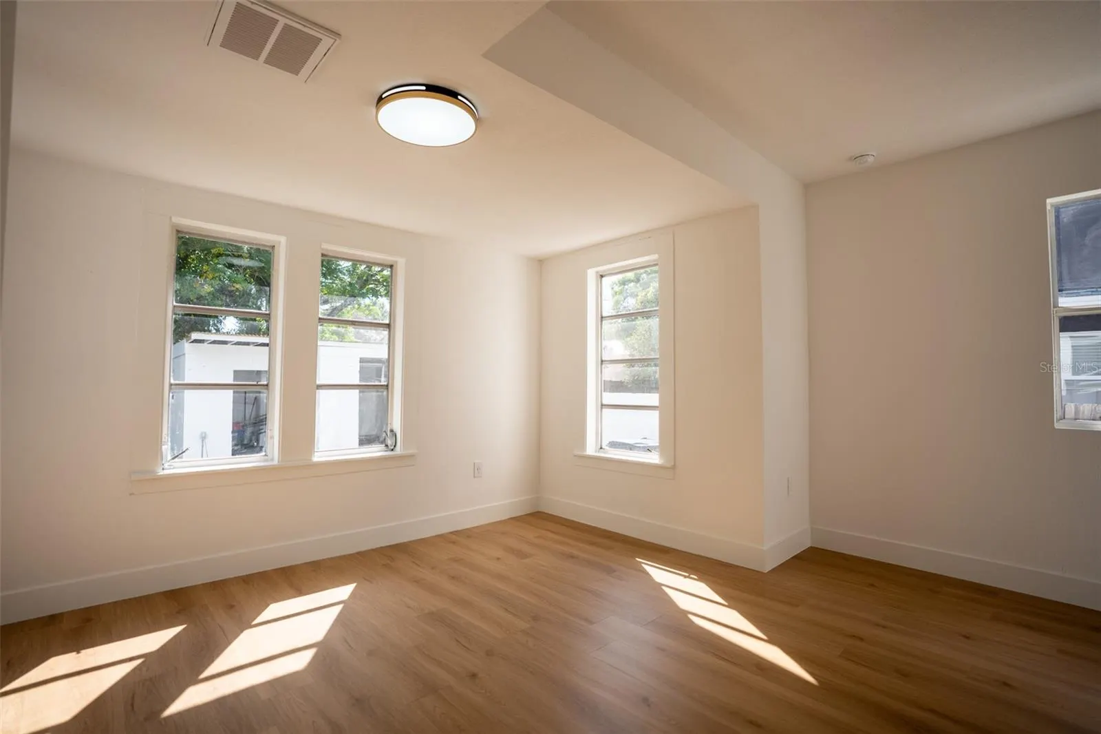 1209 E 18TH AVE