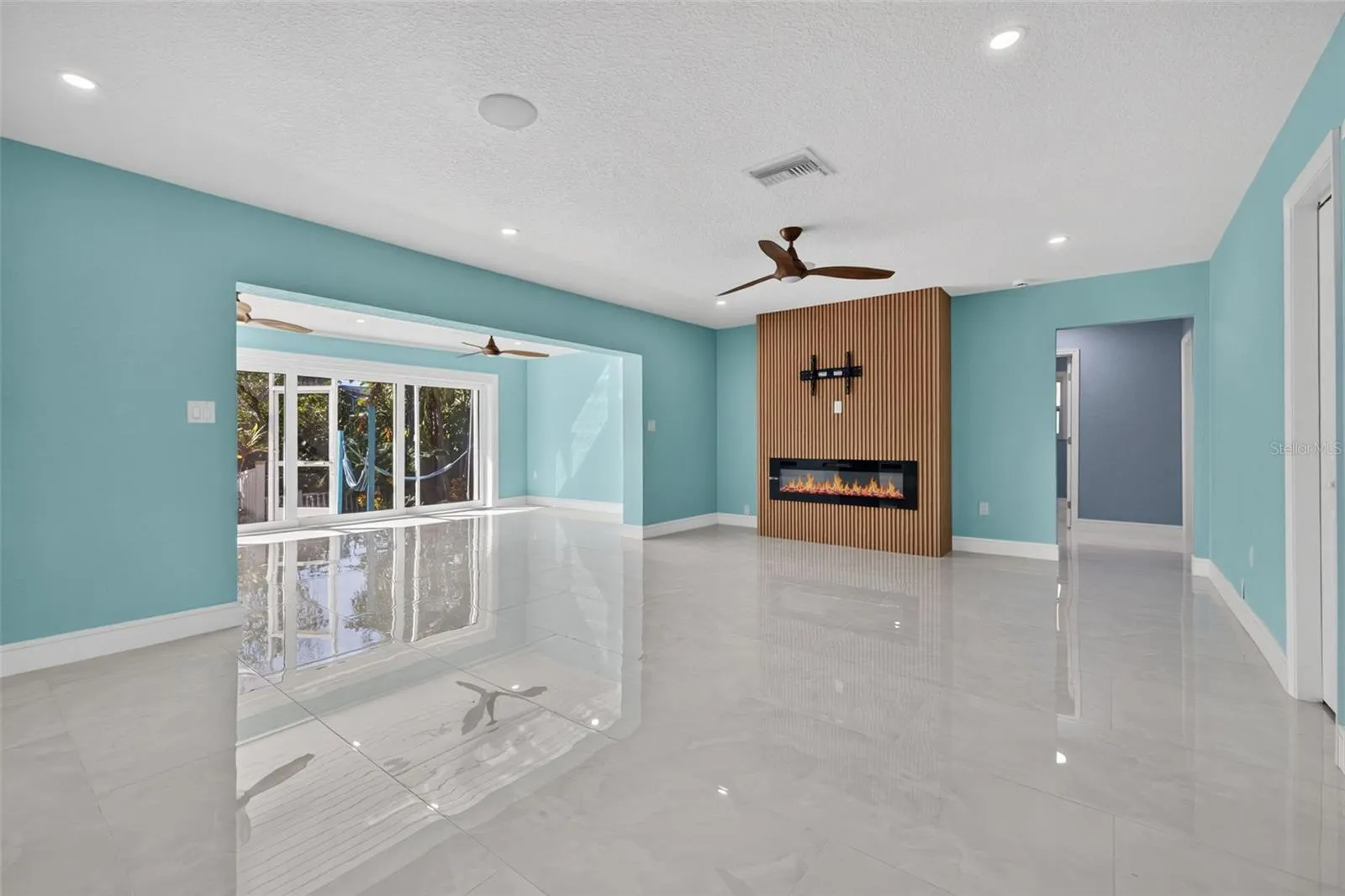 4643 BAY CREST DR