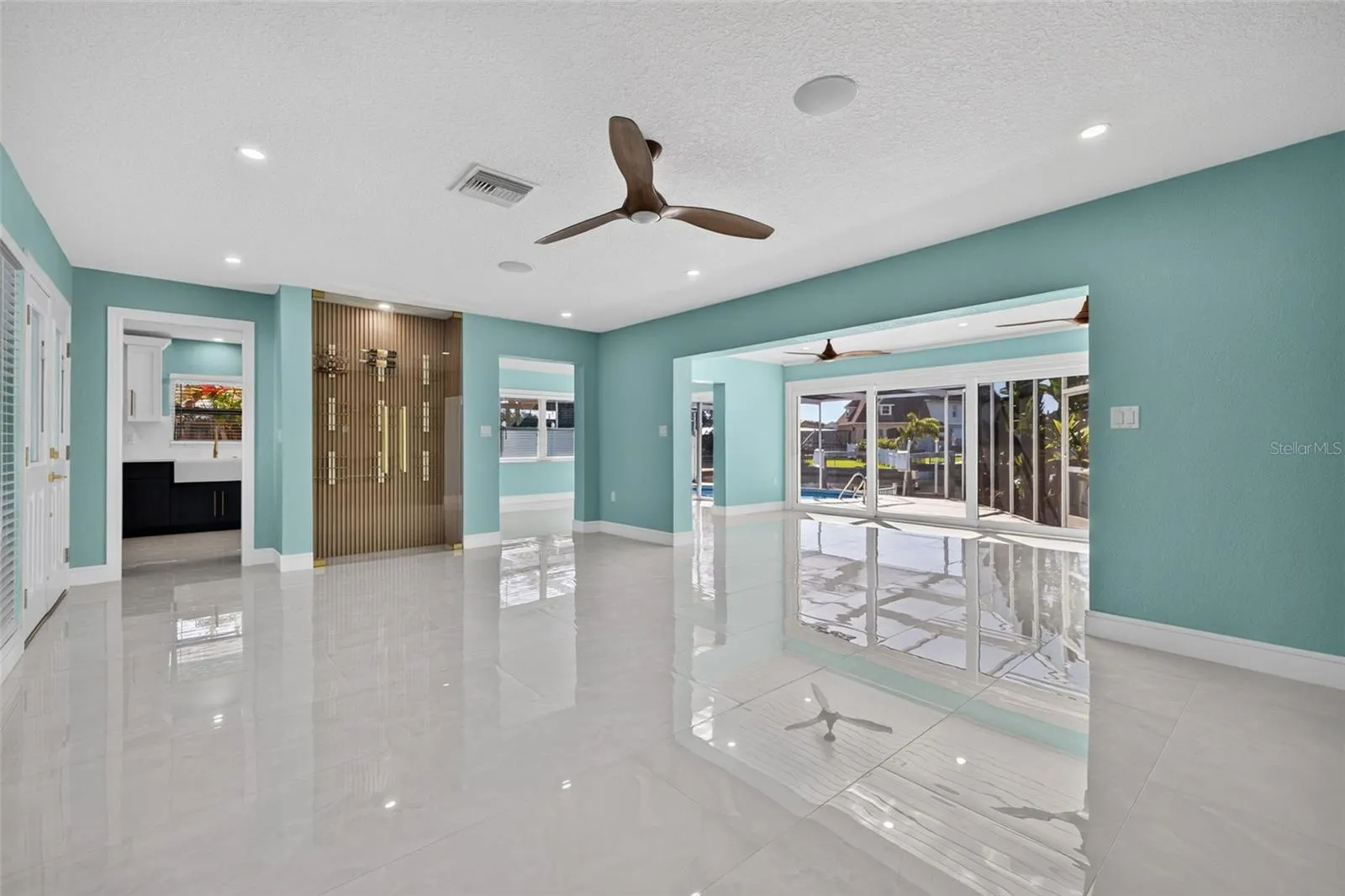 4643 BAY CREST DR