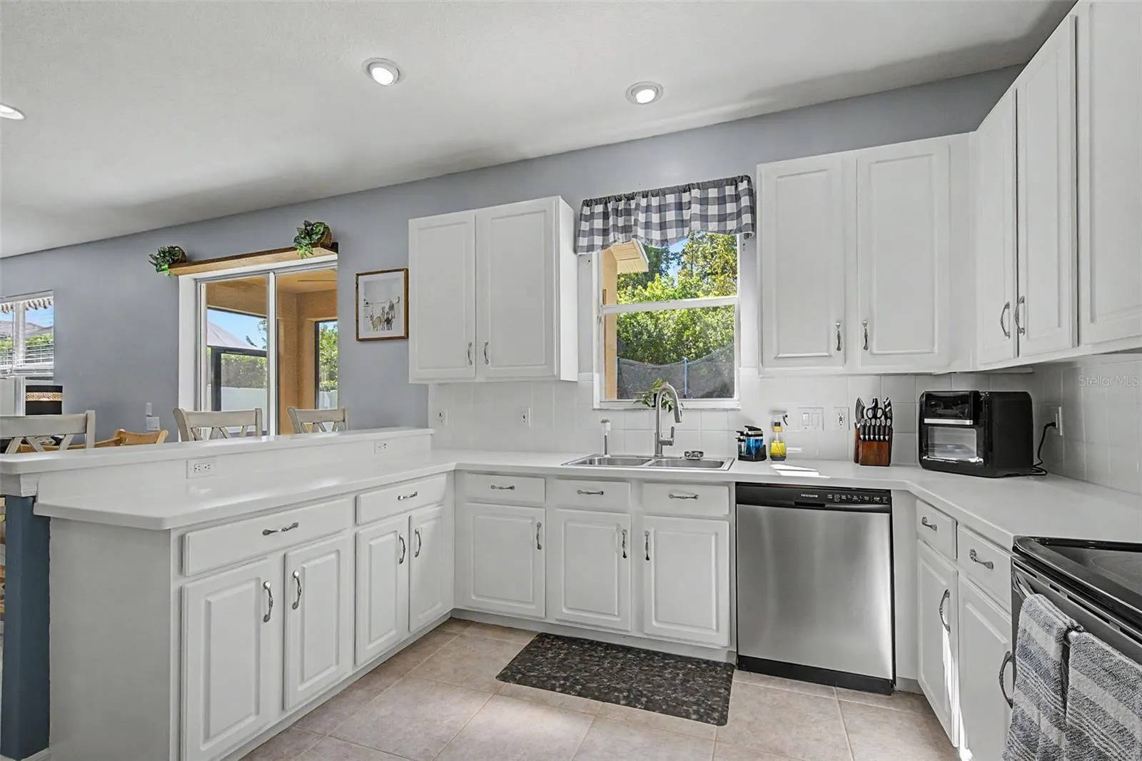 19266 FISHERMANS BEND DR