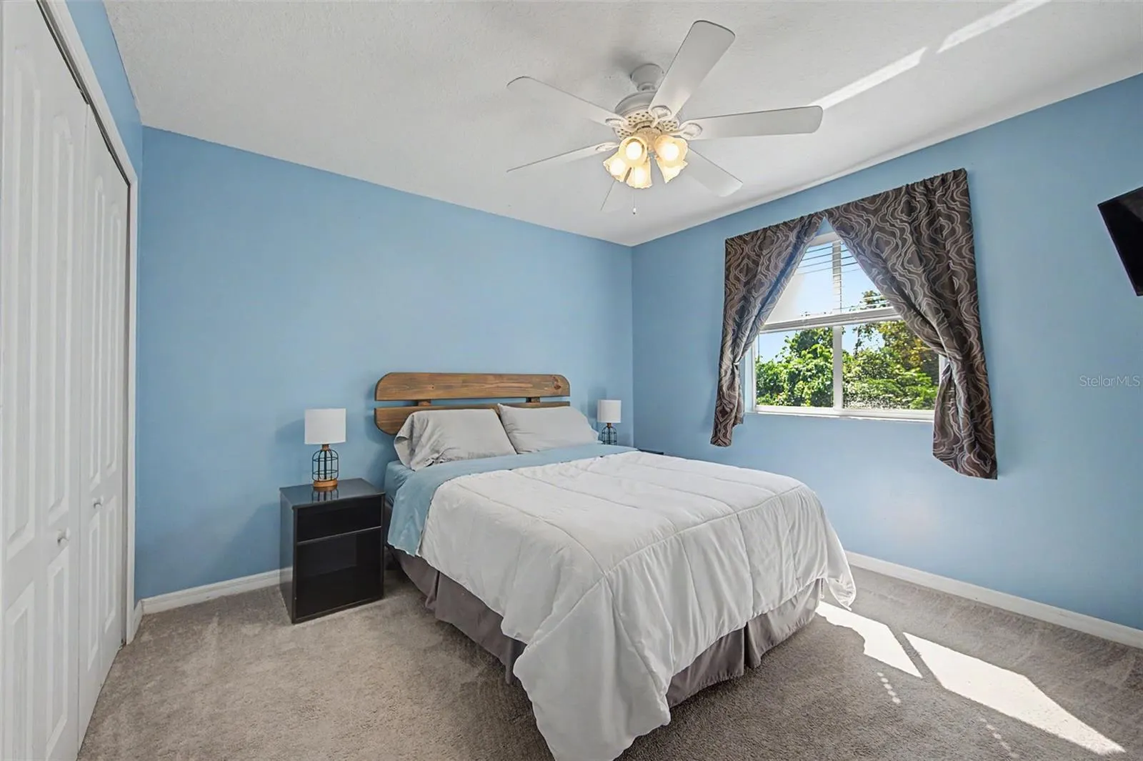 19266 FISHERMANS BEND DR