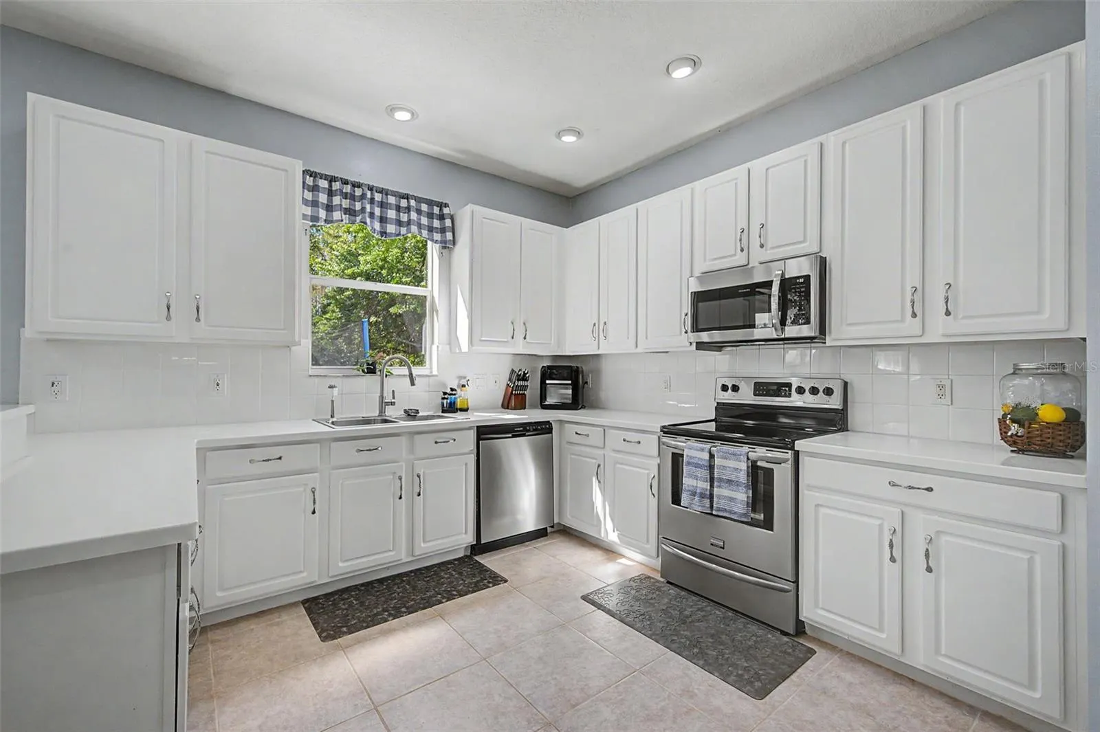19266 FISHERMANS BEND DR