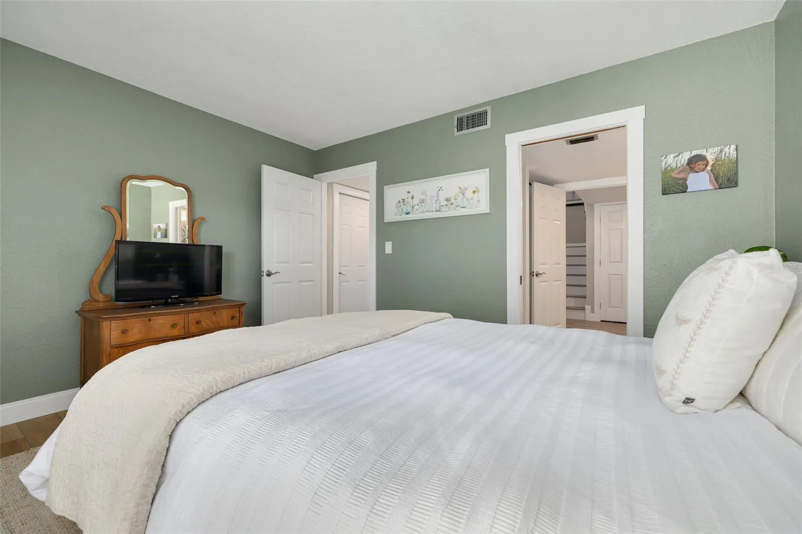 1496 TREETOP DR