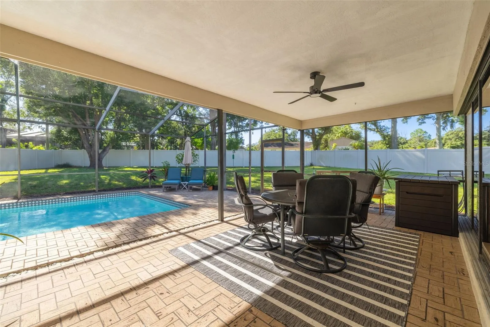 1496 TREETOP DR