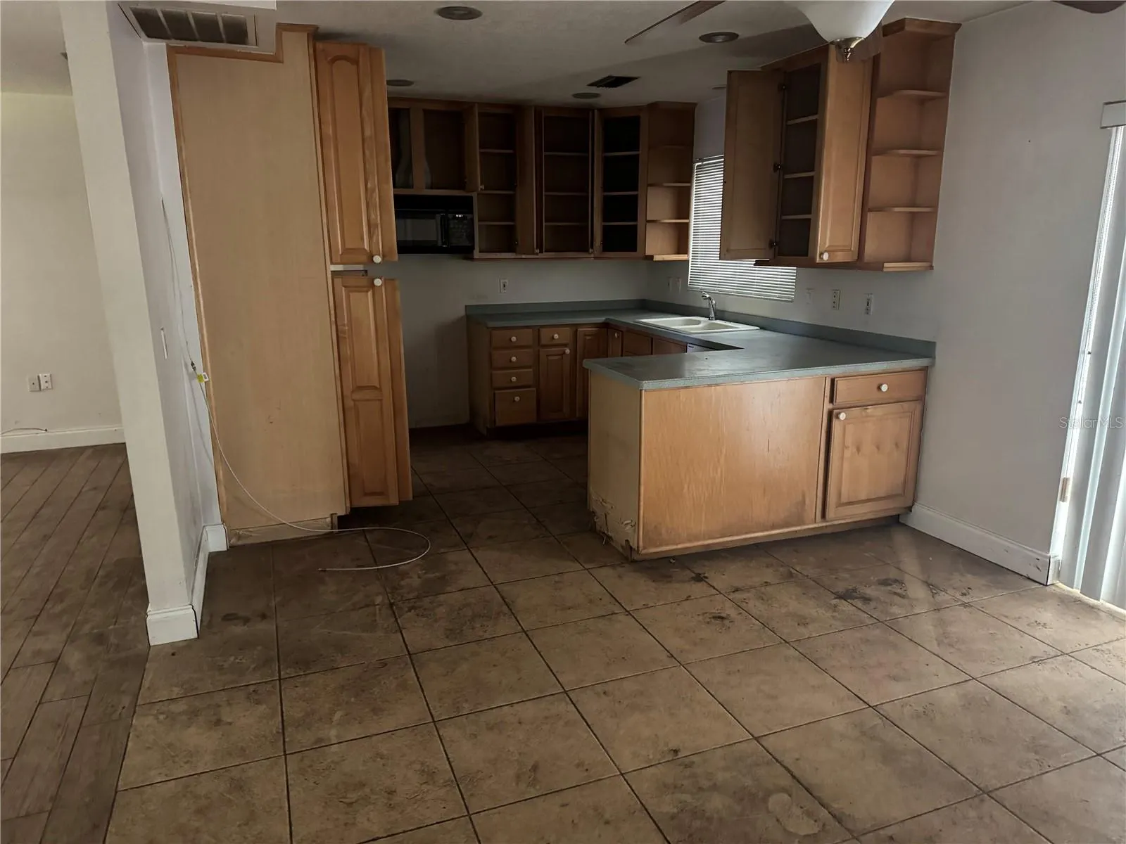 1640 KAY DR