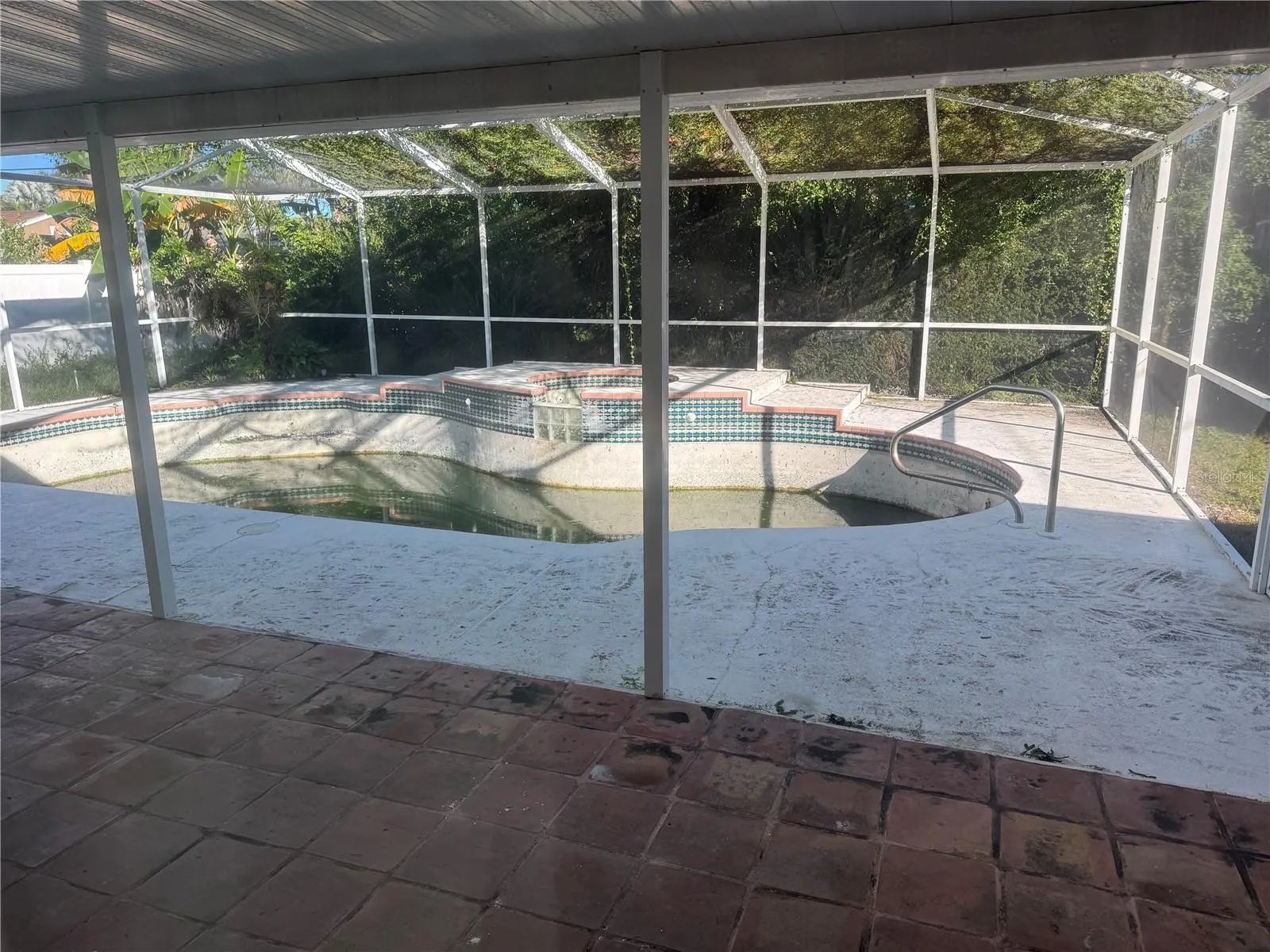 1640 KAY DR