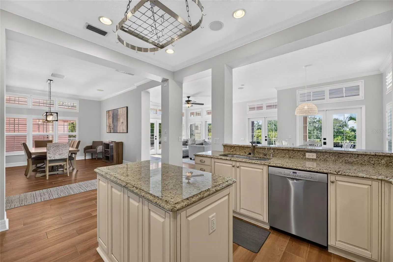 825 ISLEBAY DR