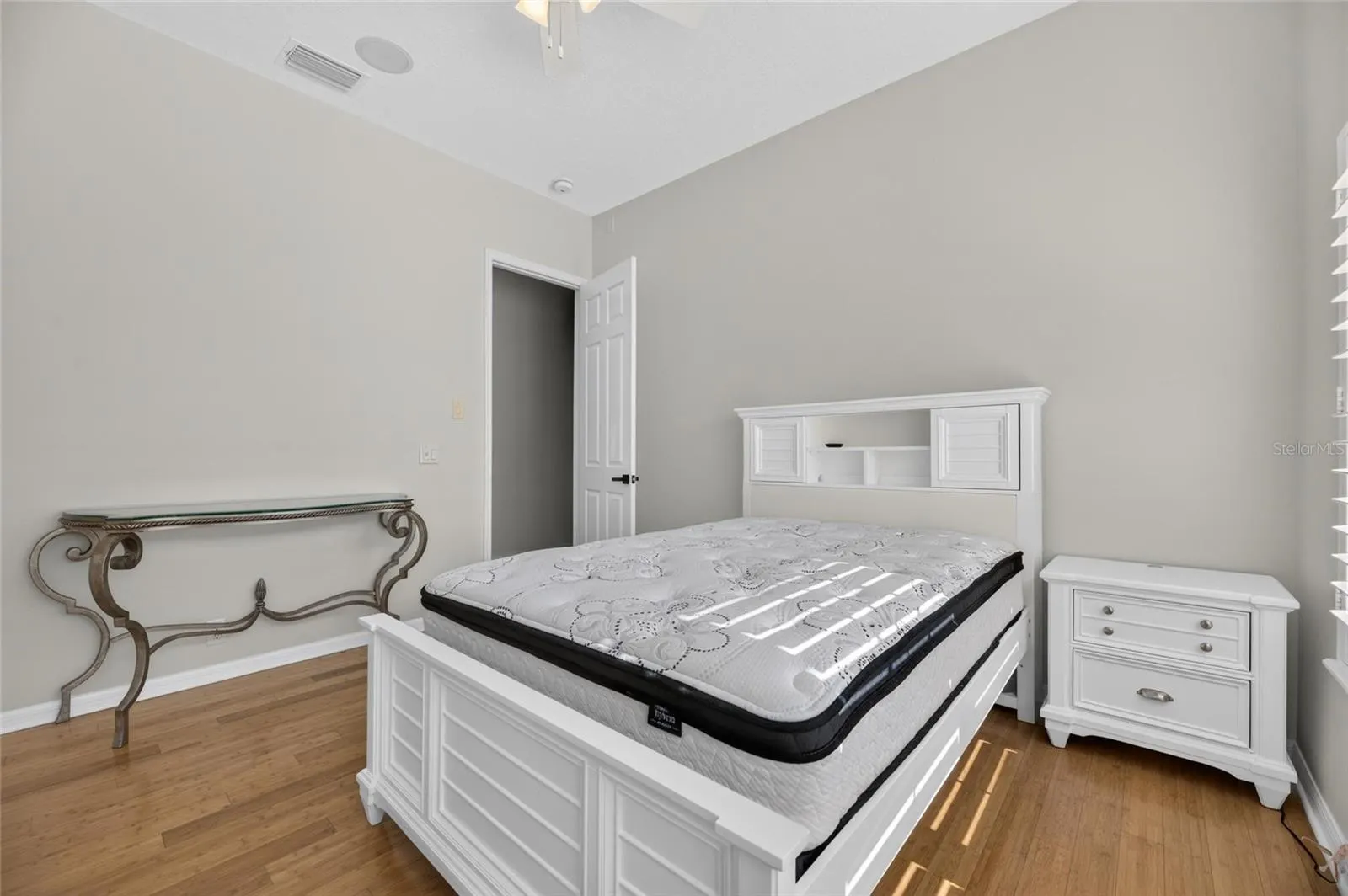 825 ISLEBAY DR