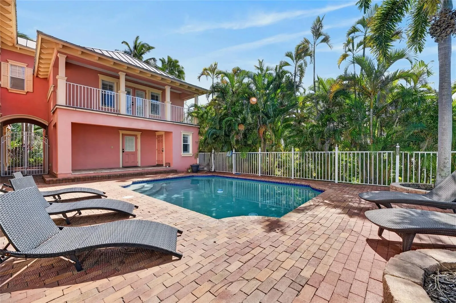 825 ISLEBAY DR