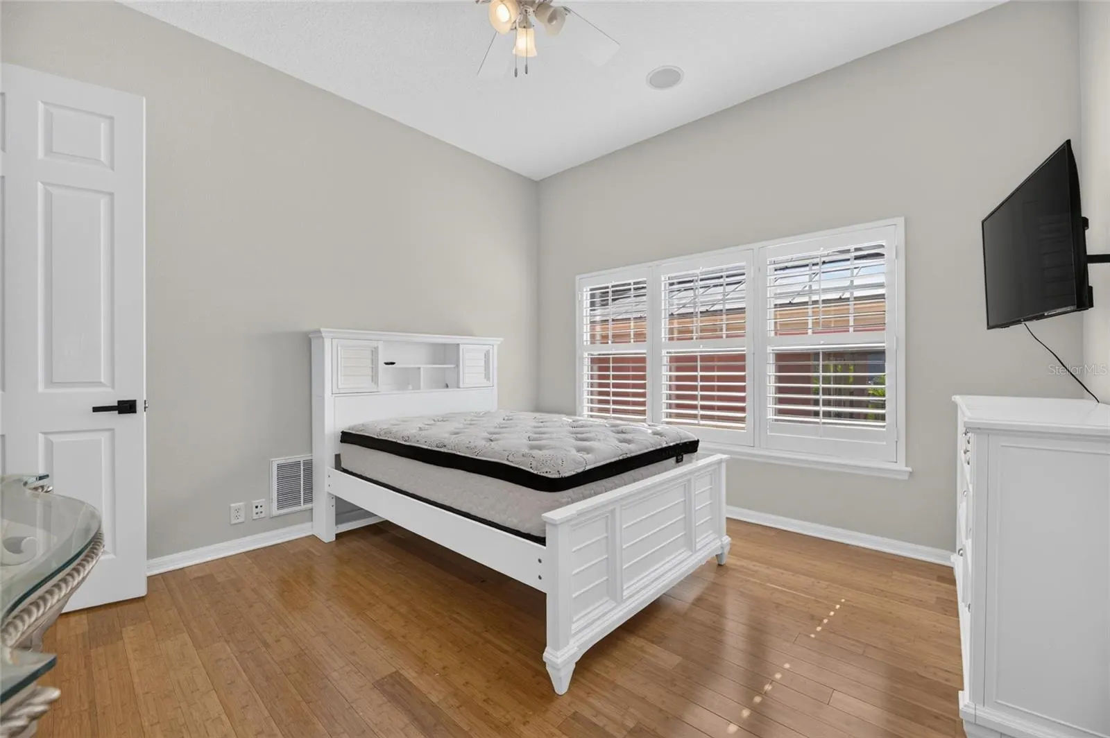 825 ISLEBAY DR