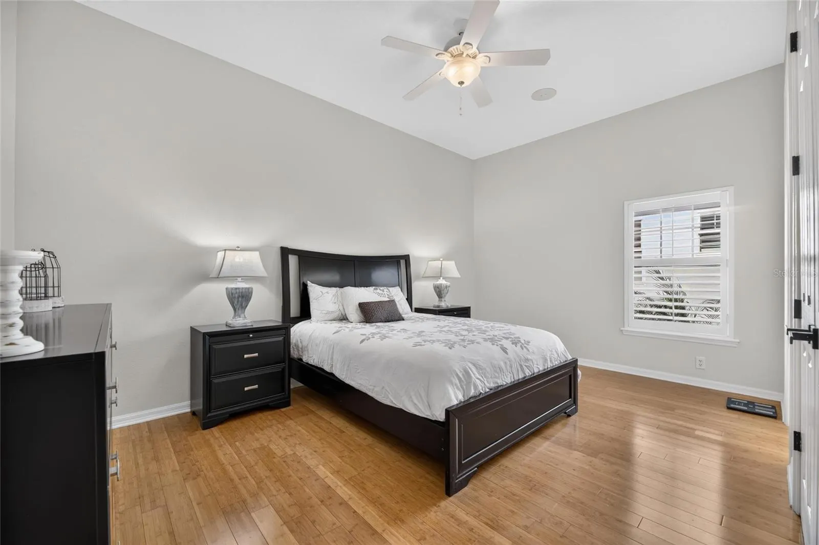 825 ISLEBAY DR