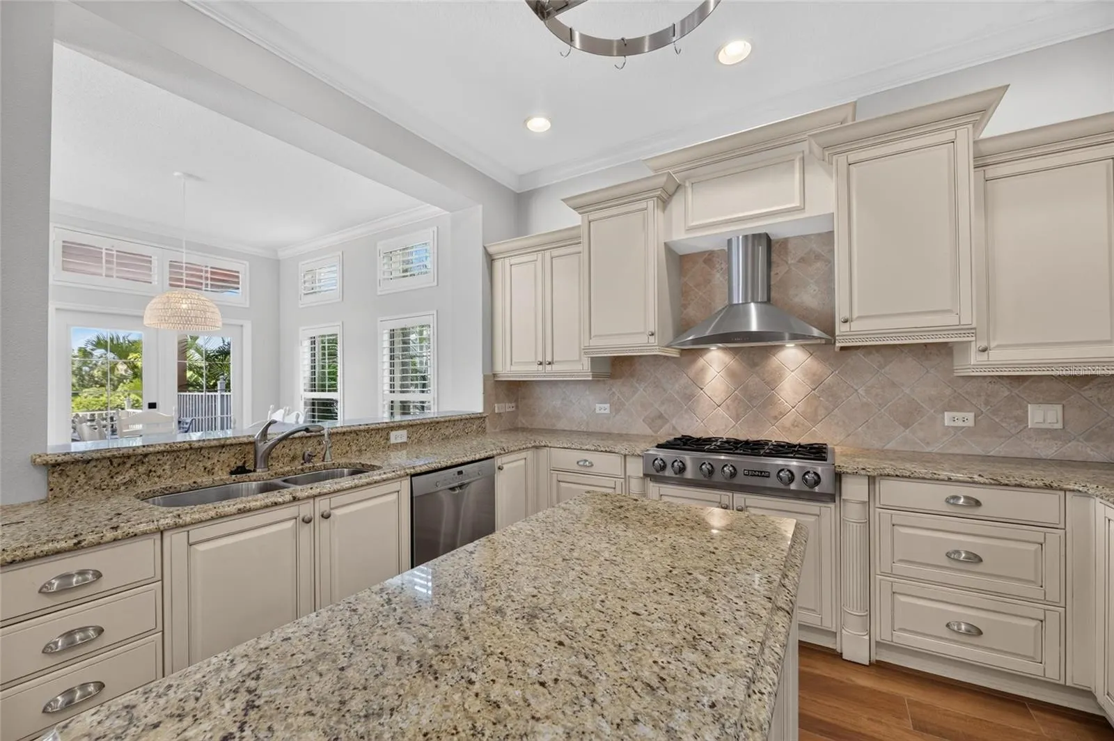 825 ISLEBAY DR
