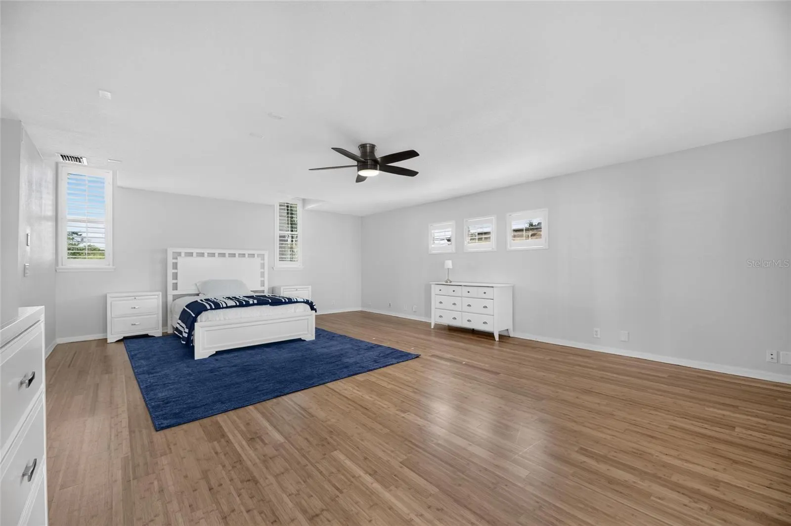 825 ISLEBAY DR