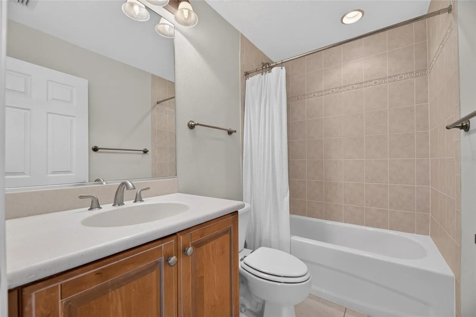 825 ISLEBAY DR