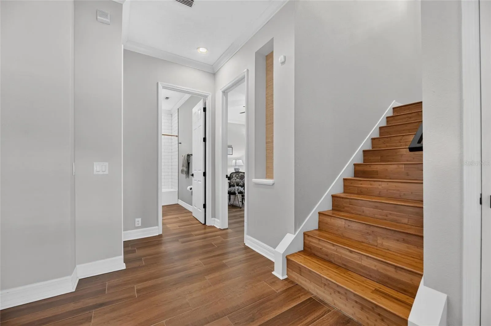 825 ISLEBAY DR