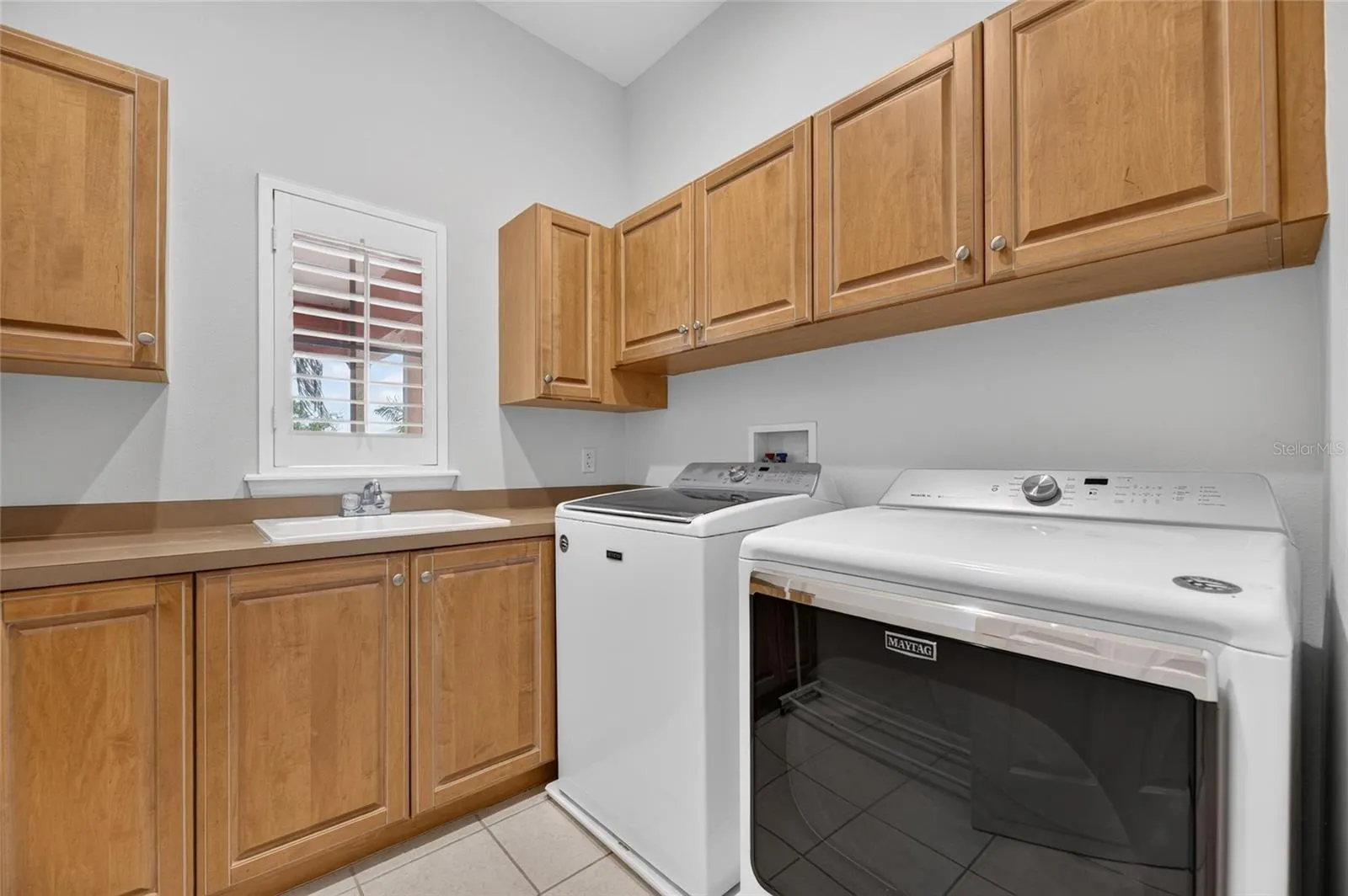 825 ISLEBAY DR