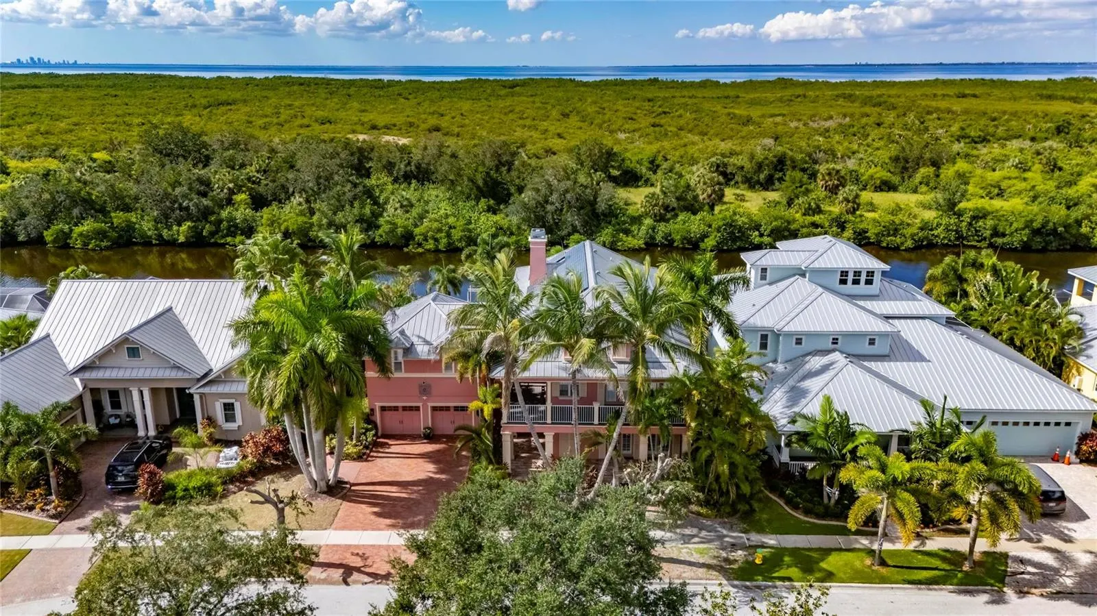 825 ISLEBAY DR