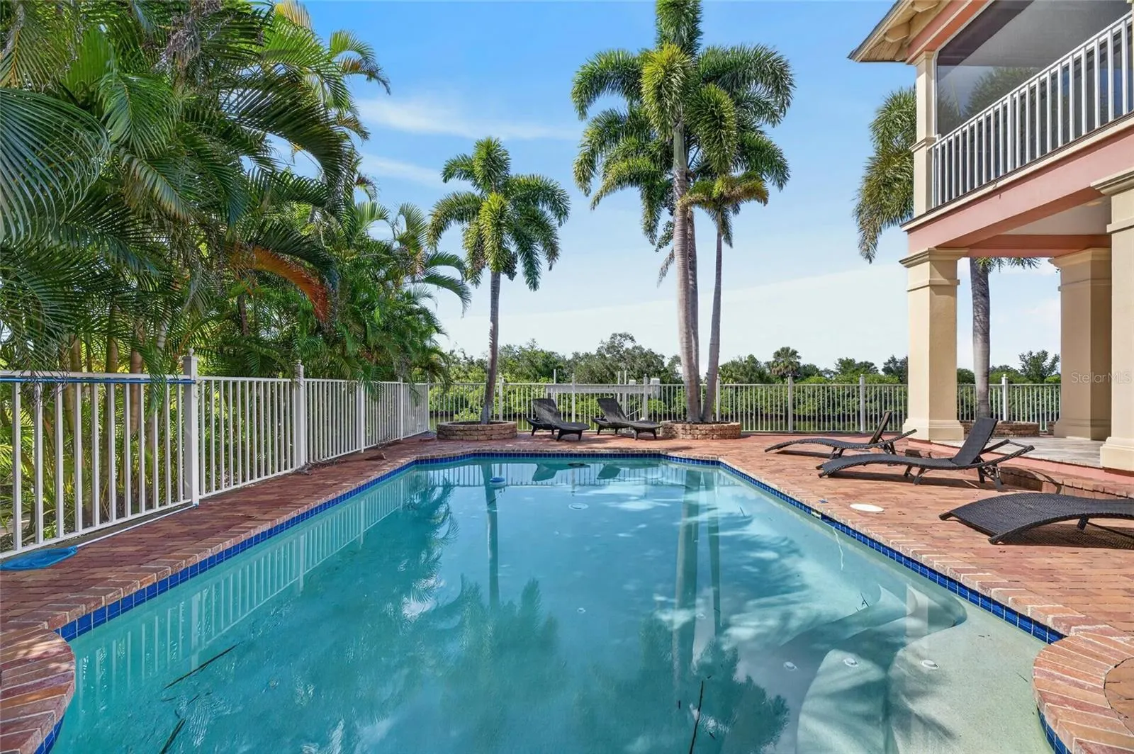 825 ISLEBAY DR
