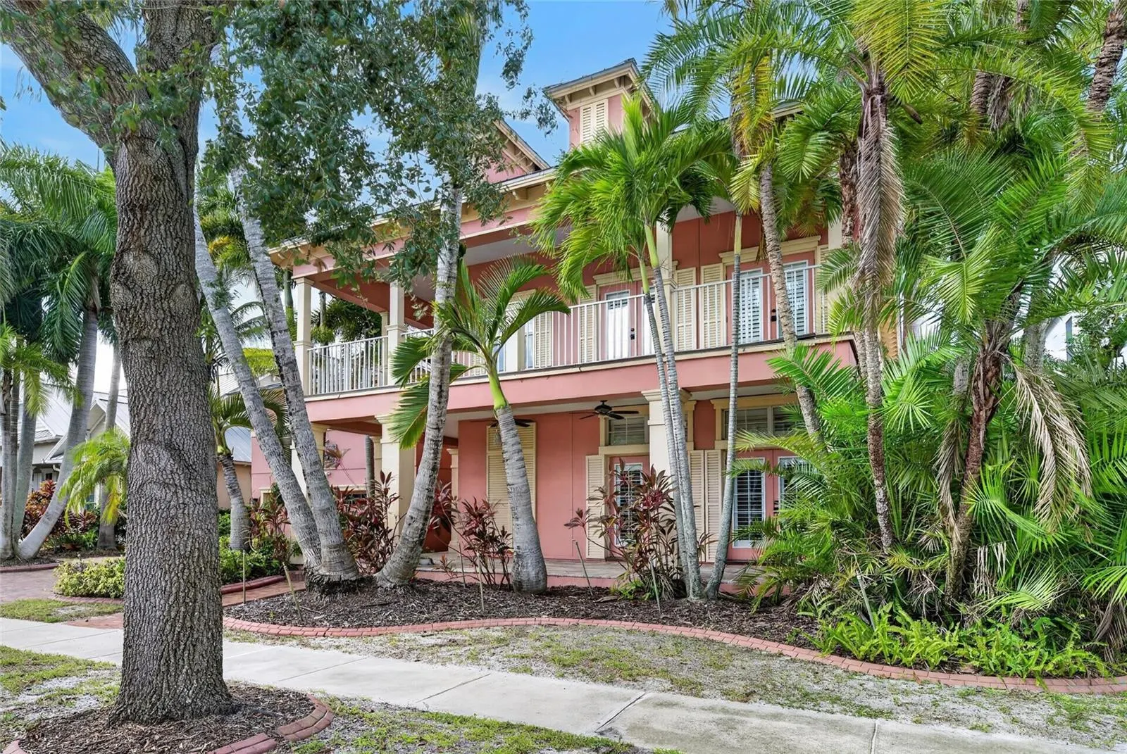825 ISLEBAY DR