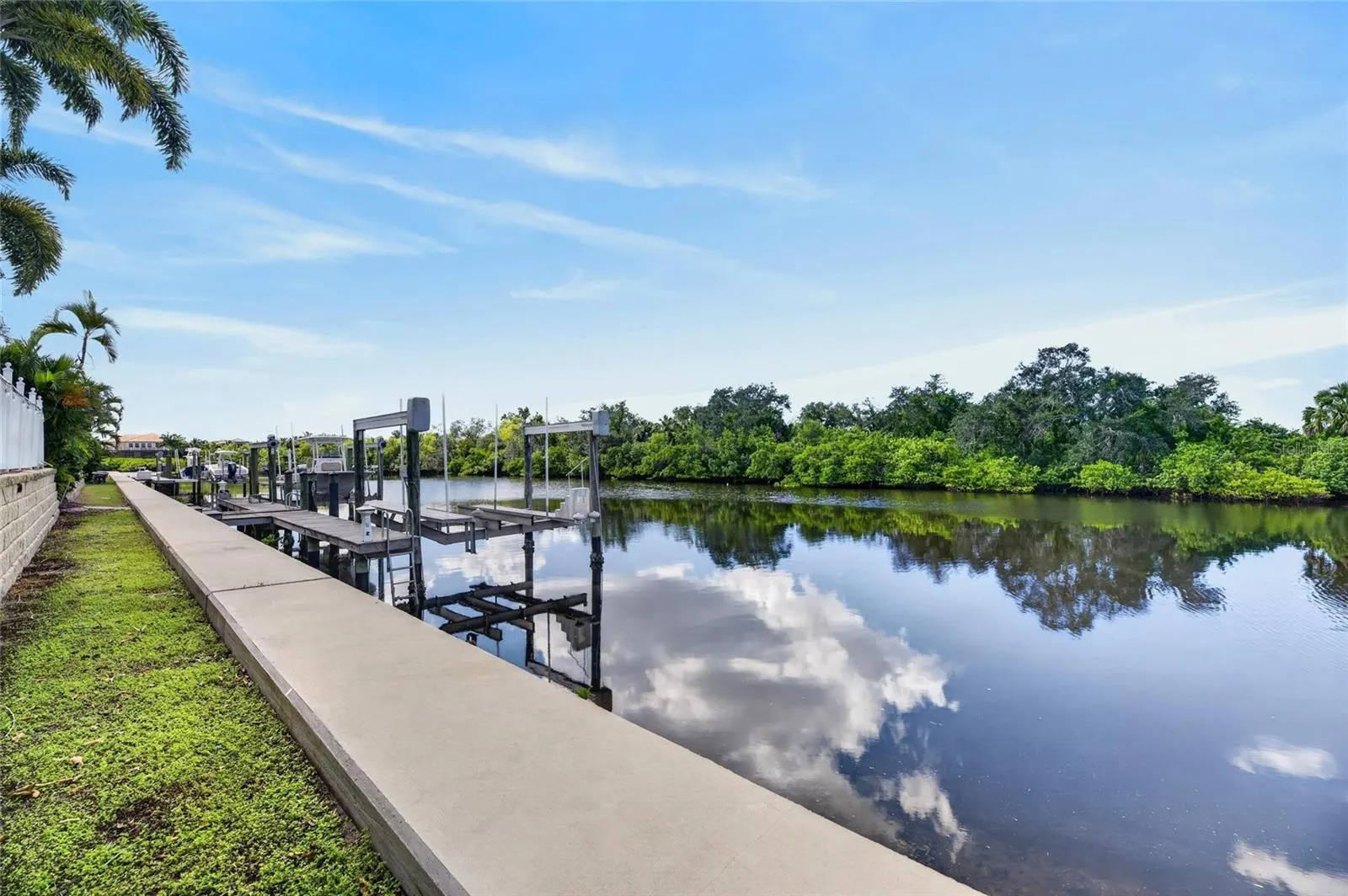 825 ISLEBAY DR