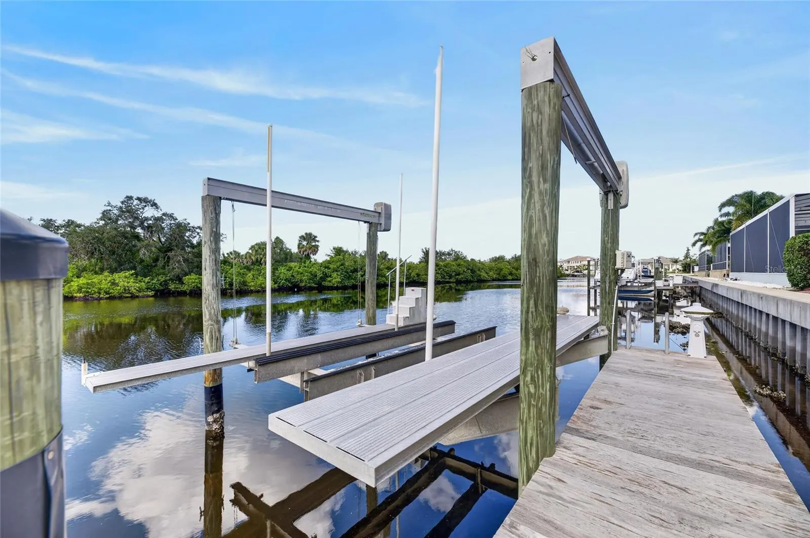 825 ISLEBAY DR