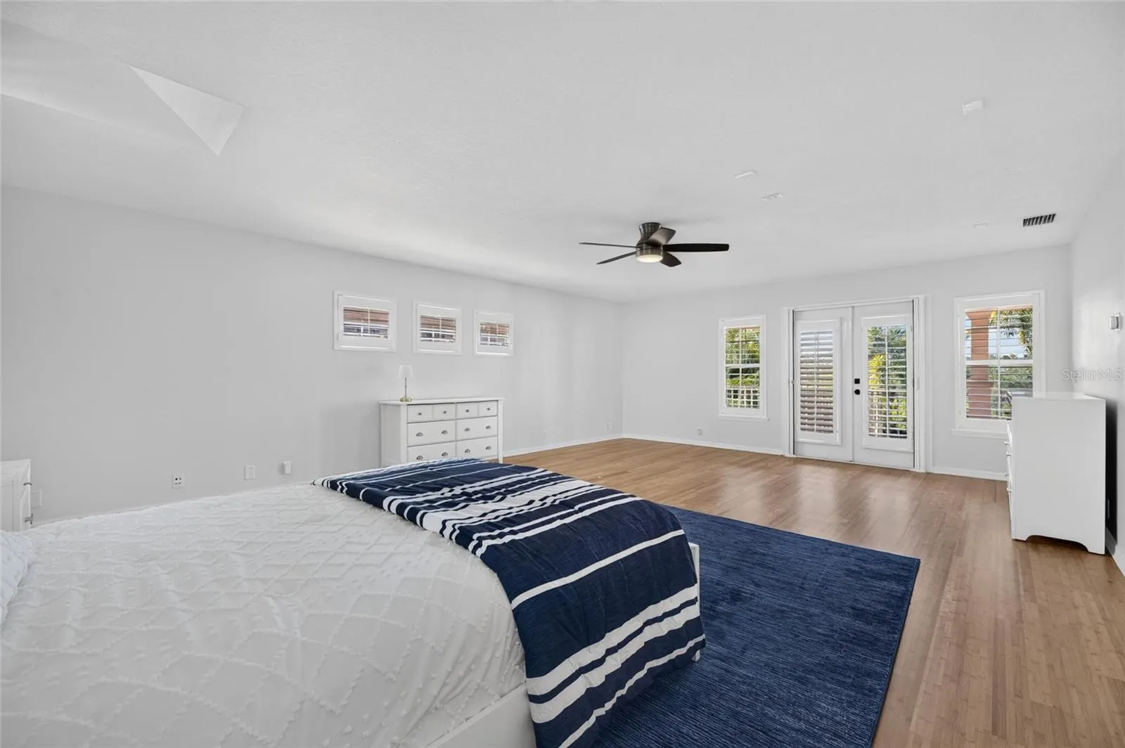 825 ISLEBAY DR